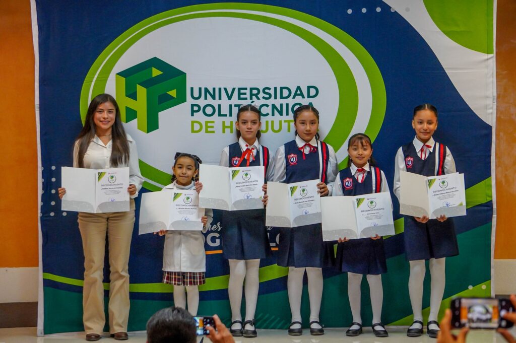 La Universidad Politécnica de Huejutla (UPH) realizó un foro en el que participaron estudiantes universitarias y de educación básica con la presentación de proyectos, en donde expusieron acerca del interés de las niñas y mujeres en la ciencia.