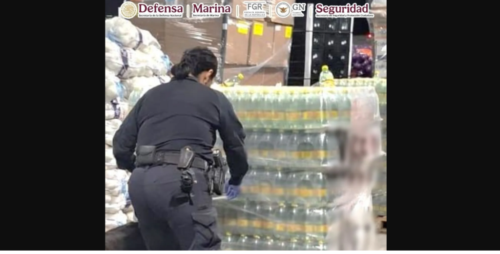 Decomisan más de una tonelada de metanfetamina líquida en botellas de Topo Chico