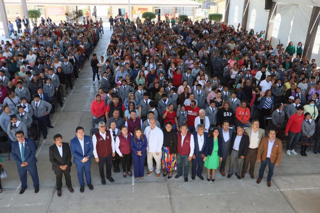 Comunidad educativa recibe 4.8 millones de pesos para equipamiento en talleres