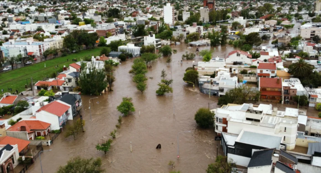 Inundaciones en Argentina dejan 15 fallecidos en Bahía Blanca