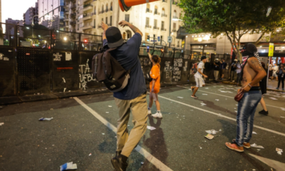 Miles de argentinos se suman a la marcha de jubilados tras violenta represión policial