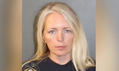 Mujer abandona a su madre con demencia en una casa con 54 perros hambrientos