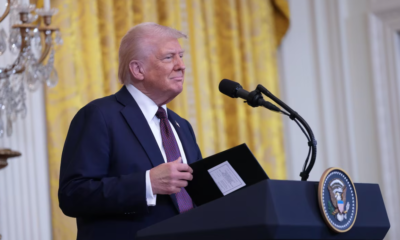 Trump firma decreto que designa el inglés como idioma oficial de EEUU