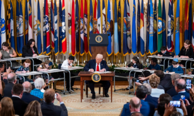 Trump firma una orden para desmantelar casi por completo el Departamento de Educación