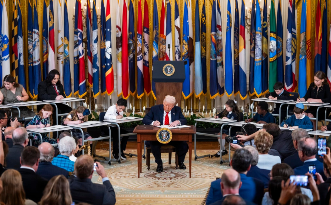 Trump firma una orden para desmantelar casi por completo el Departamento de Educación