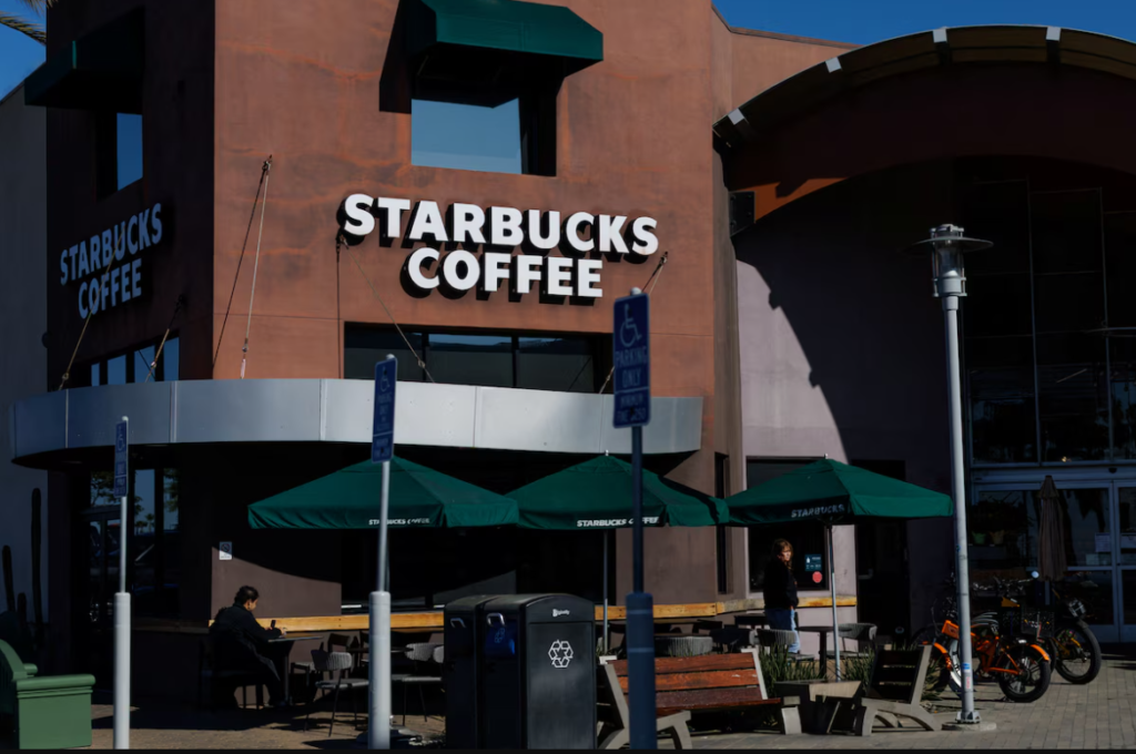 Condenan a Starbucks a pagar una indemnización de 50 millones de dólares