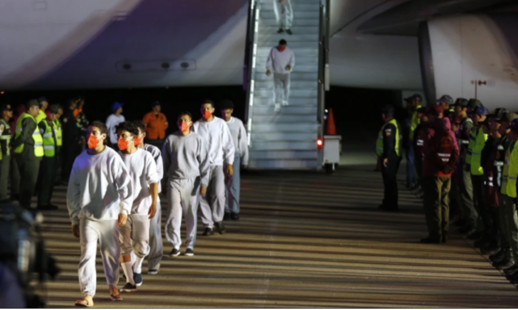 Venezuela reanuda vuelos de repatriación para migrantes desde EUA