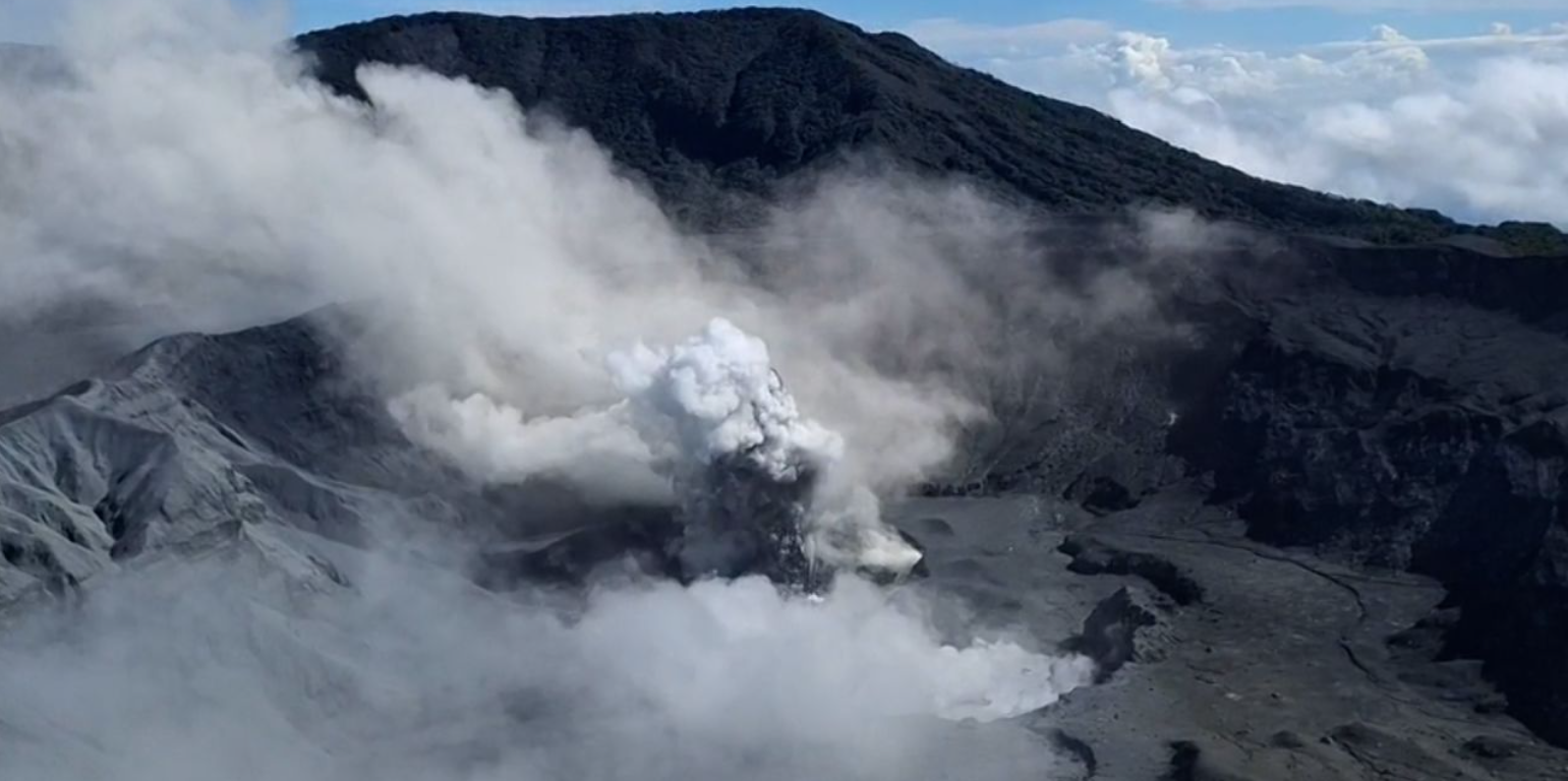 Alerta en Costa Rica tras caída de ceniza del volcán Poás
