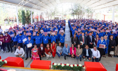 Estudiantes de media superior en el Valle del Mezquital reciben tabletas