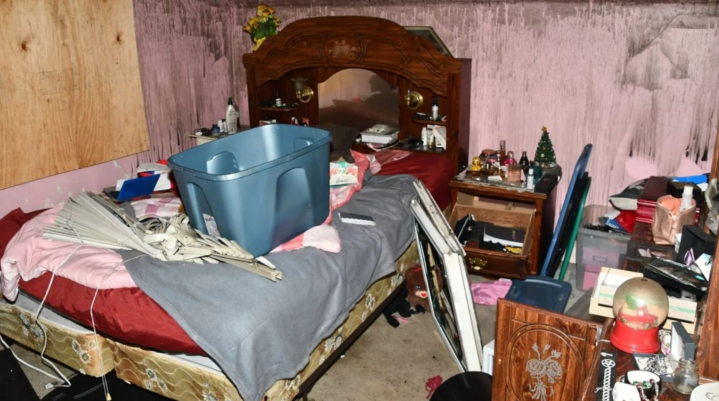 Hallan a hombre encerrado en habitación por 20 años, un incendio lo salvó