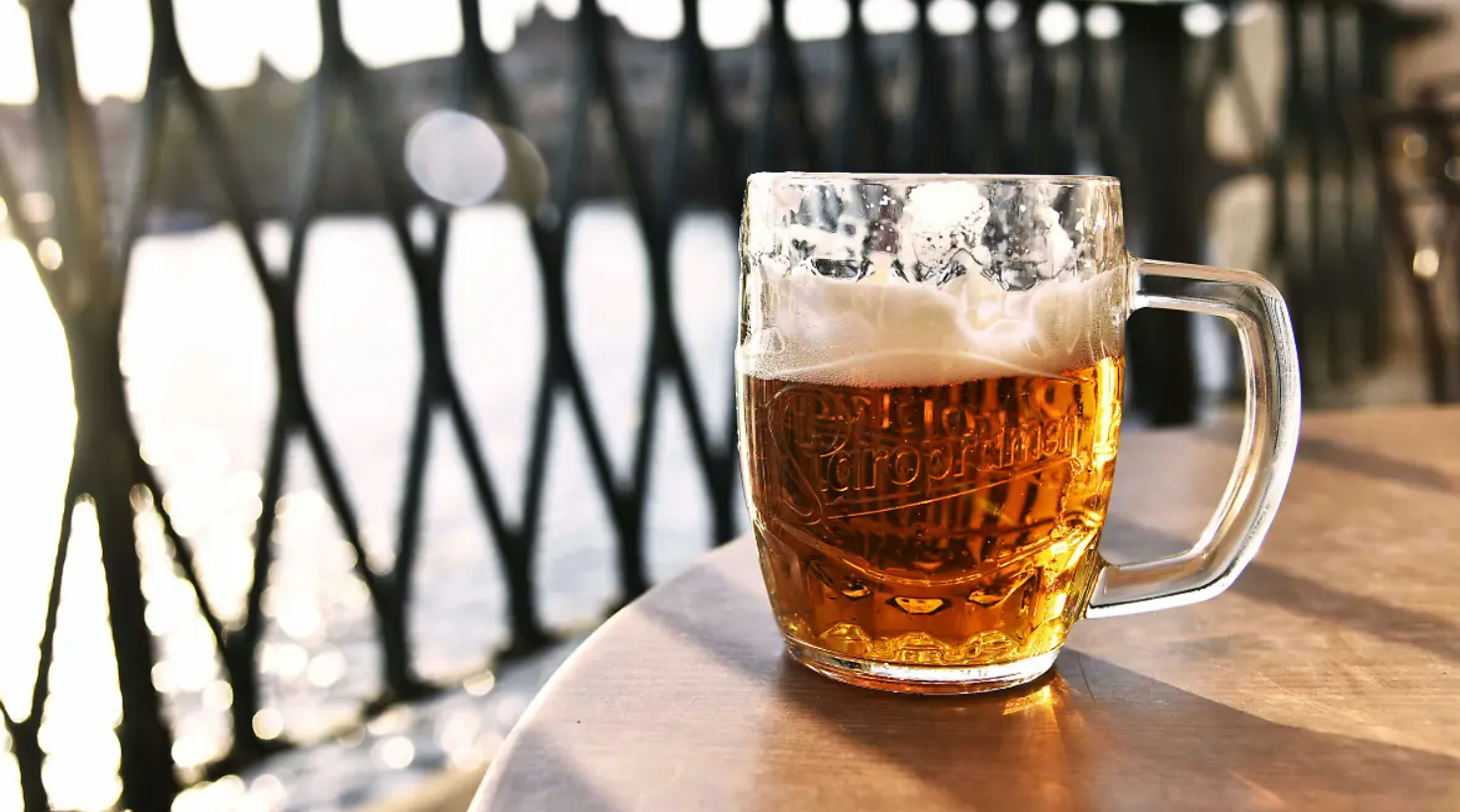 UNAM explica si la cerveza de verdad quita el calor