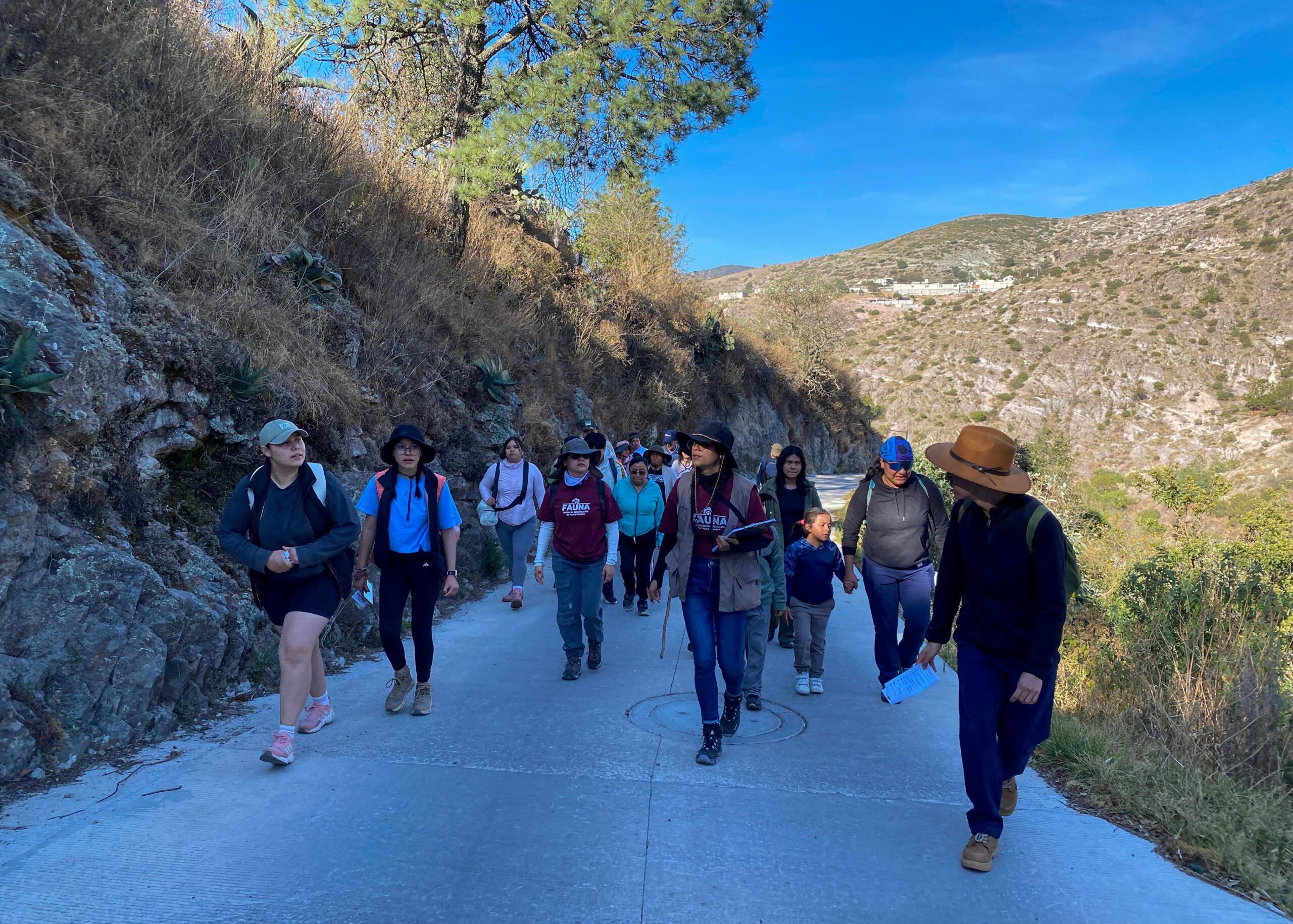 Unidad de Rescate de Pachuca explora hábitat en ruta de senderismo
