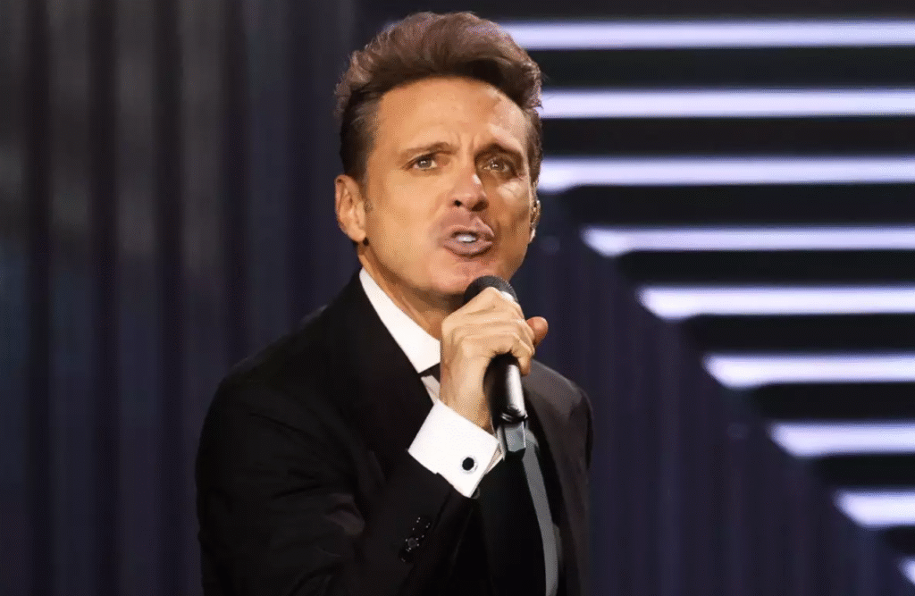 Aerolínea niega vínculo con piloto que acusa a Luis Miguel de millonaria deuda