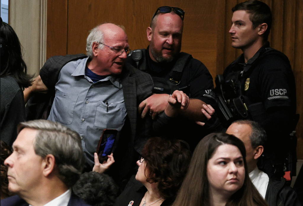 Arrestan a cofundador de Ben & Jerry's por protestar contra genocidio en Gaza