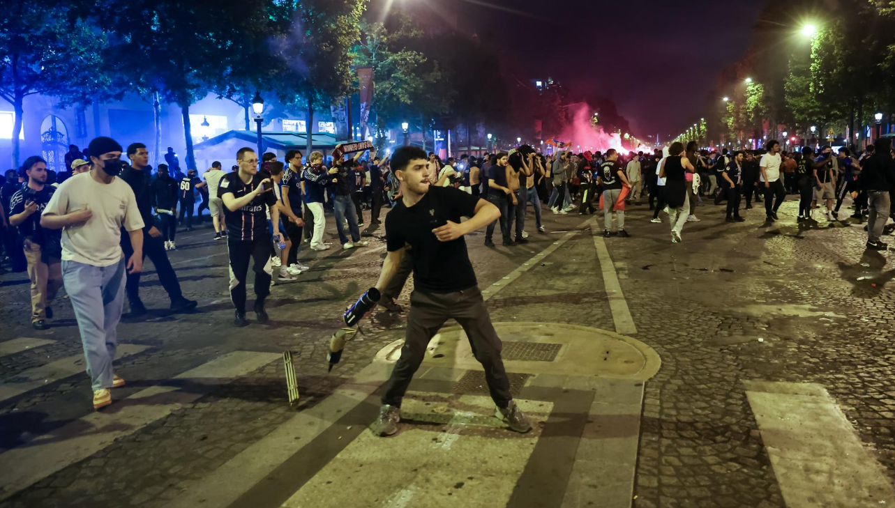 Casi 300 detenidos por distintos disturbios en París tras victoria de PSG en Champions League