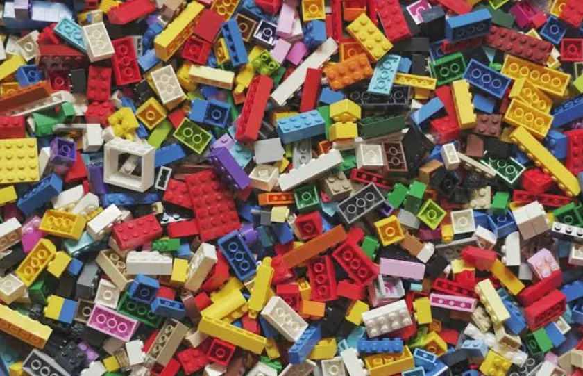 Destruyen autoridades en CDMX 11,000 'LEGOs' asegurados en aduanas