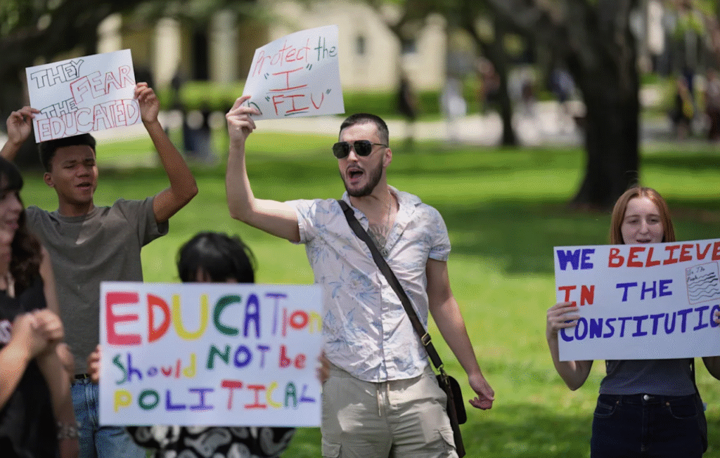 Juez le prohíbe a Trump revocar las visas de estudiantes internacionales