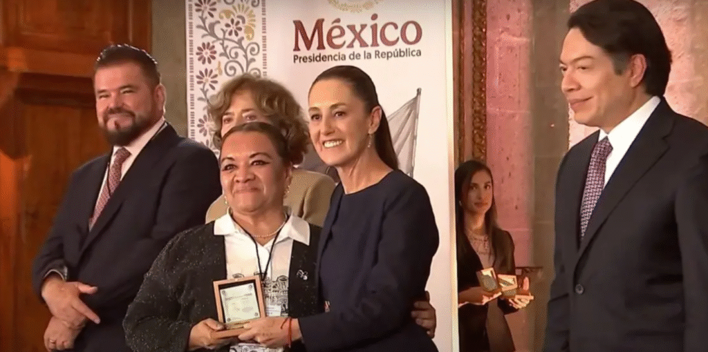 Sheinbaum anuncia aumento salarial de 9% a maestras y maestros