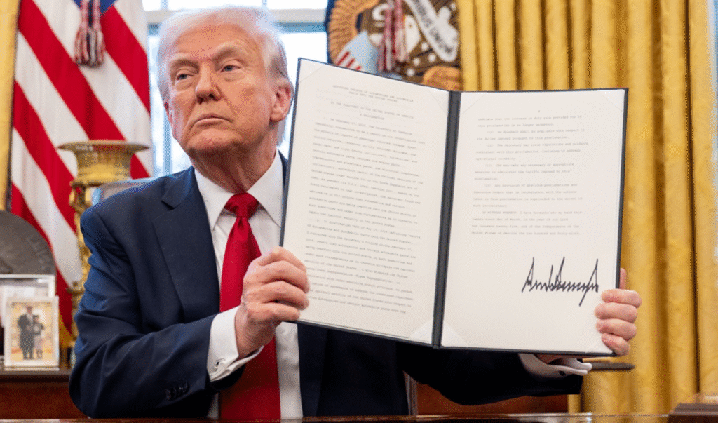 Trump formaliza plan de autodeportaciones