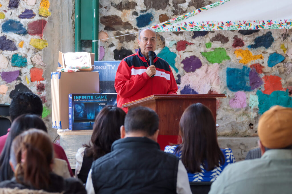 Natividad Castrejón entregó mobiliario en Atotonilco El Grande y Huasca de Ocampo