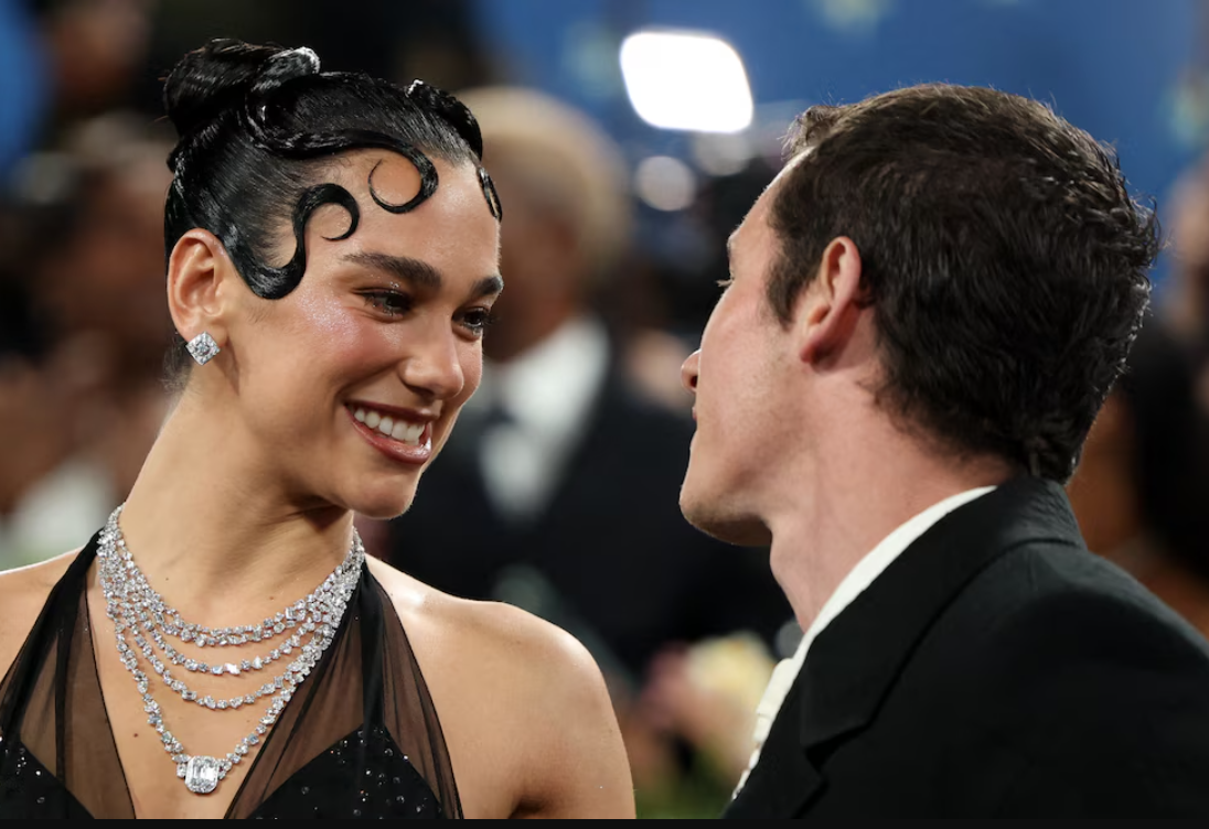 Dua Lipa y Callum Turner, oficializan su compromiso