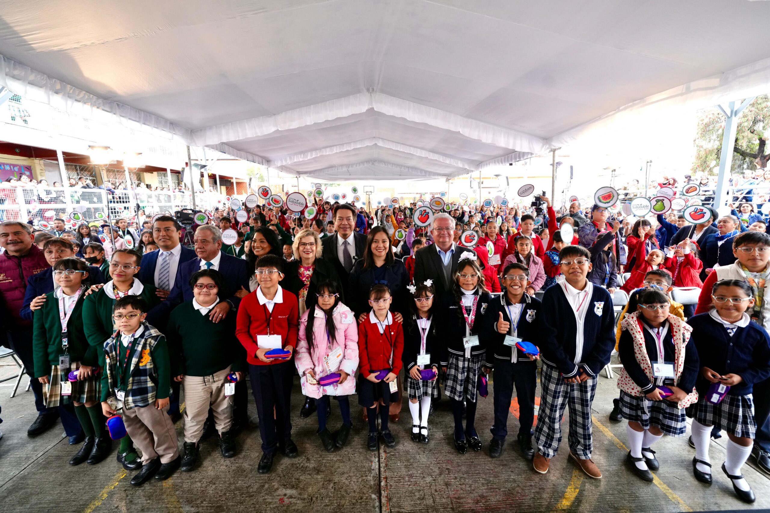 Entrega SEP, 500 pares de lentes gratuitos