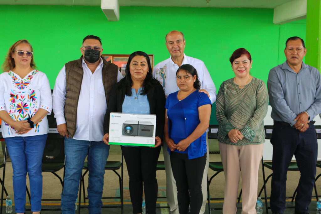 Entrega Natividad Castrejón más de 2 mdp en equipamiento en la Sierra Alta hidalguense