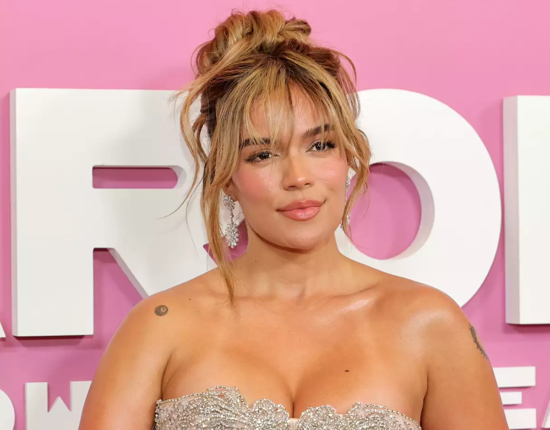 Karol G hace homenaje a la Época de Oro del cine mexicano con 'Papasito'