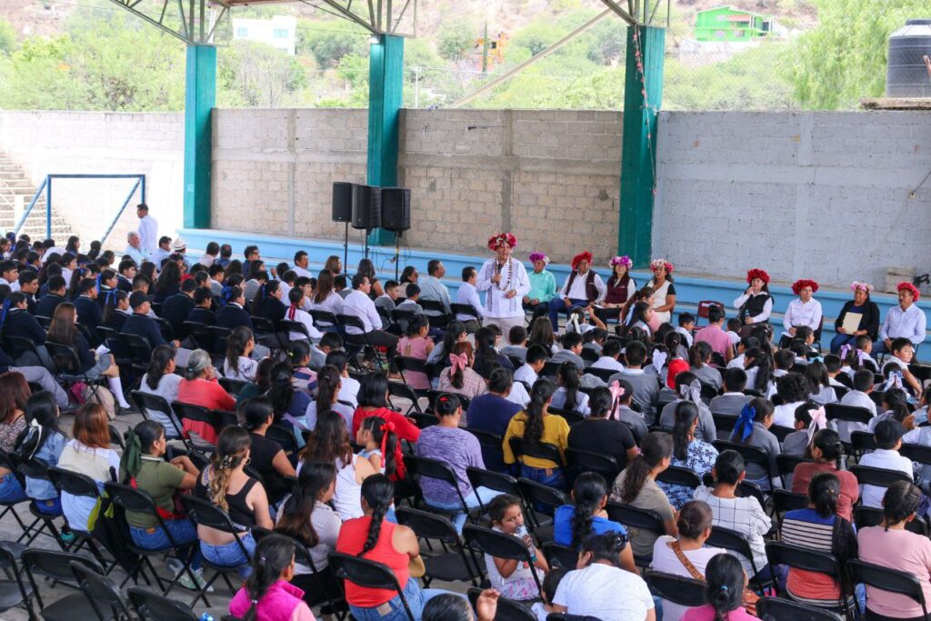 Encabeza Naty Castrejón jornada de prevención de adicciones en escuelas de Eloxochitlán