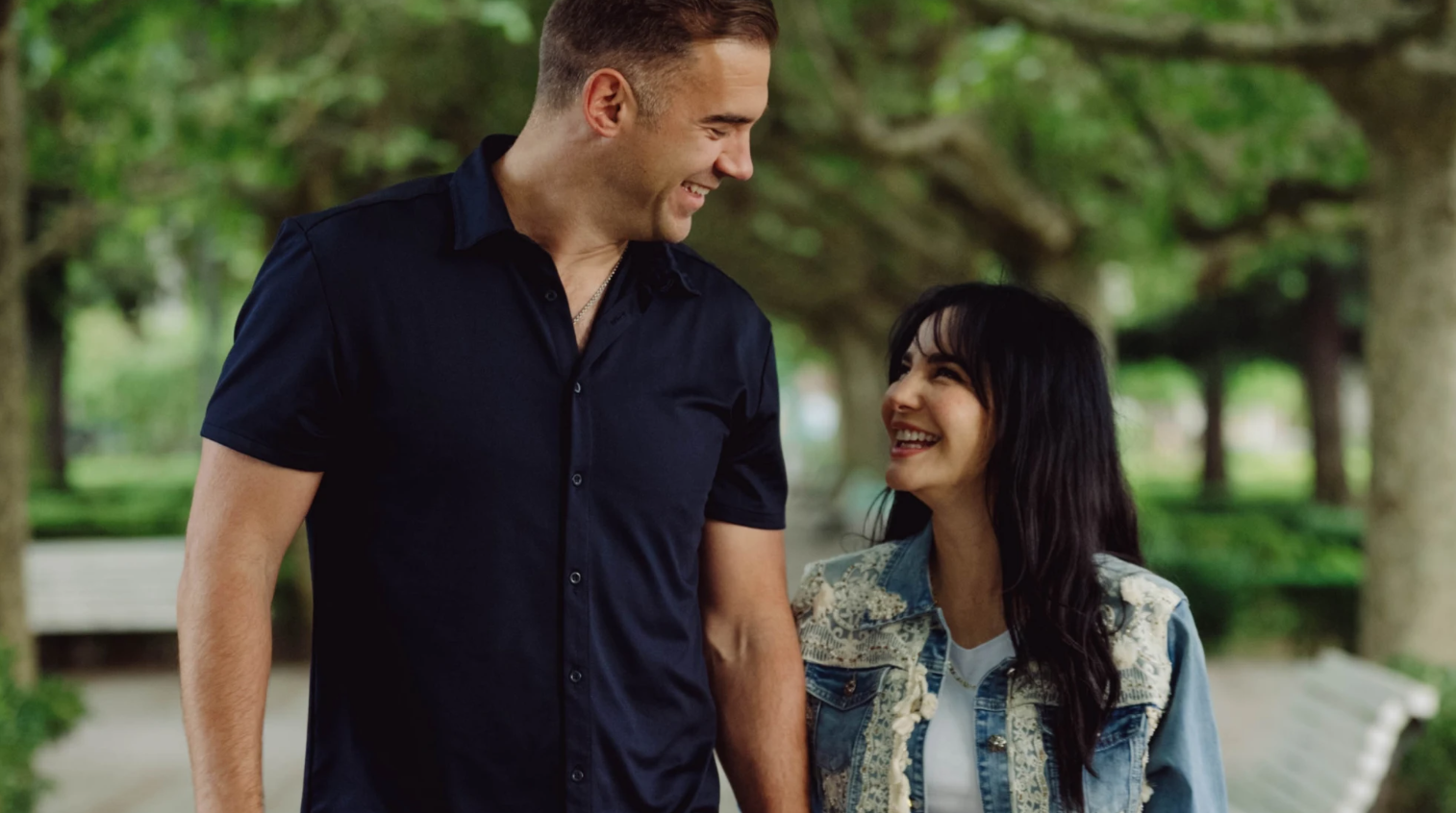 Martha Higareda y Lewis Howes esperan a su primer bebé