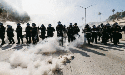 Personas migrantes comparten por chats redadas en EUA