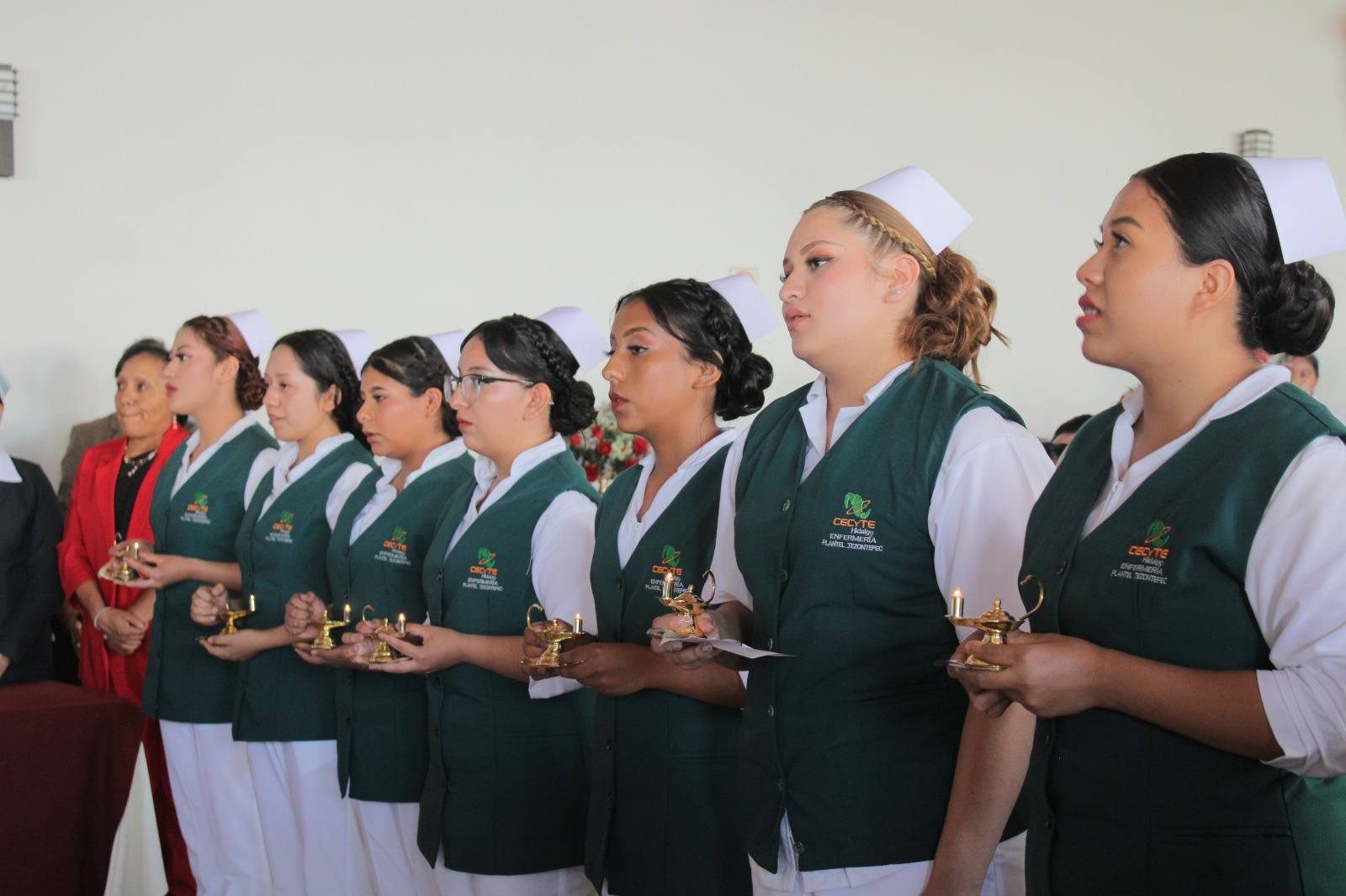 Realizó CECyTEH imposición de cofias a estudiantes de Enfermería