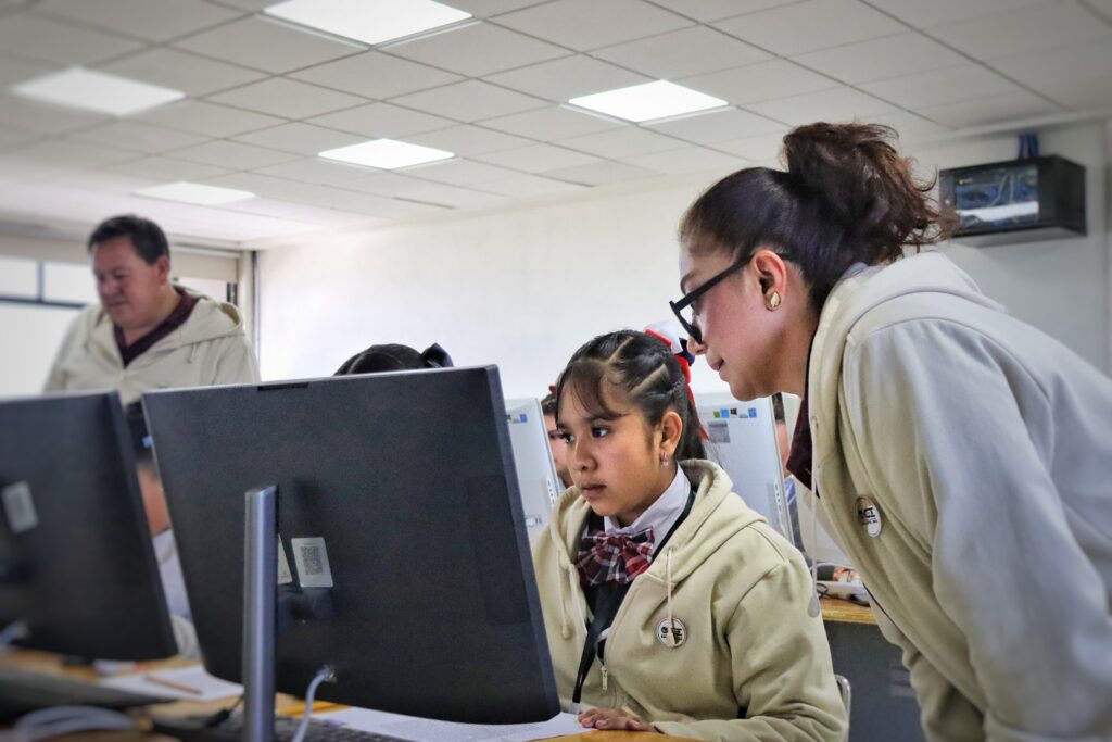 SEPH recibe a participantes de la Olimpiada del Conocimiento Infantil 2025