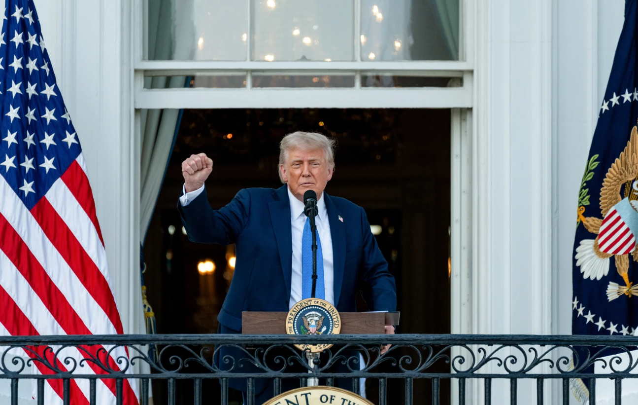 Trump firma una proclamación que prohíbe viajes desde 12 países y los restringe desde Venezuela y Cuba