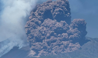 Una violenta erupción en el Etna provoca una columna de humo de más de 5,000 metros de altura