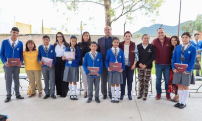 Entrega Natividad Castrejón tabletas a Telesecundarias de San Agustín Tlaxiaca y Ajacuba