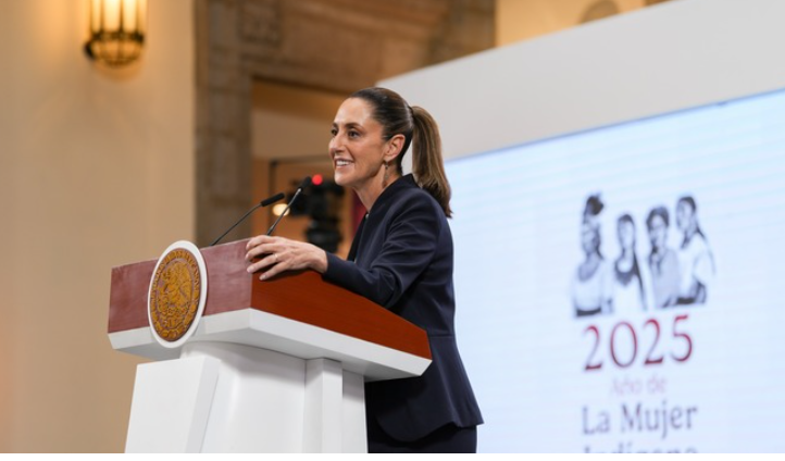 El Gobierno de México, a través de la Secretaría de la Defensa Nacional, informó que con la construcción de los trenes de pasajeros Ciudad de México-Pachuca y Ciudad de México-Querétaro se generarán alrededor de 260 mil empleos directos e indirectos este año. Además, la Agencia Reguladora de Transporte Ferroviario (ARTF) de la Secretaría de Infraestructura, Comunicaciones y Transportes (SICT) informó que, en agosto iniciarán las obras de los tramos Querétaro-Irapuato y Saltillo-Monterrey-Nuevo Laredo. Además de que en dicho mes se dará el fallo a la licitación de la primera flota de 15 trenes para la línea Ciudad de México-Pachuca e inicia el proceso de licitación para la adquisición de 47 trenes para las rutas Ciudad de México-Irapuato y Saltillo-Nuevo Laredo. La Presidenta de México, Claudia Sheinbaum Pardo, destacó que con los trenes de pasajeros se tiene el objetivo de comunicar a todo el país y beneficiar a las comunidades que se encuentran alrededor de las rutas con impactos económicos positivos. “El objetivo del tren o de los trenes, estos trenes al norte, igual que en el caso del Tren Maya o el Interoceánico, es que tengan beneficio las comunidades durante la construcción y posteriormente. No solamente es una vía de transporte, una vía que comunica de un lugar a otro del país de manera segura, rápida y de calidad. Entonces, no solamente es ello, el beneficio de la movilidad que dan los trenes a las personas, sino también los beneficios económicos para las ciudades, las pequeñas comunidades que van alrededor del tren”, puntualizó en la conferencia matutina: “Las mañaneras del pueblo”. Además, informó que, en cumplimiento a su compromiso, este miércoles, la SICT dará banderazo de salida a la construcción del Puente Amado Nervo, a través del cual se reducirá el trayecto entre Puerto Vallarta, Jalisco y Bahía de Banderas, Nayarit, en beneficio de medio millón de personas con una inversión de 900 millones de pesos (mdp) de los que este año se implementará 206 mdp. El titular de la SICT, Jesús Esteva Medina, puntualizó que se generarán 2 mil 700 empleos y se estima que concluya en noviembre de 2026. El comandante del Agrupamiento de Ingenieros "Felipe Ángeles" de la DEFENSA, Ricardo Vallejo Suárez, detalló que el tren Ciudad de México-Pachuca, ha generado hasta el momento 6 mil empleos directos y se trabaja en la explotación de bancos, conformación de terraplenes, compactación de caja para plataformas de vía, se ha excavado, habilitado, armado y colado pilas y zapatas de cimentación para el viaducto elevado en el tramo Xaltocan-AIFA, se ha realizado la topografía de delimitación y el trazo del polígono de talleres, cocheras y subestaciones, se realiza el censo forestal y de rescate de flora y fauna, además de que se concluyó la prospección arqueológica, en coordinación con el Instituto Nacional de Antropología e Historia (INAH). Sobre el tren Ciudad de México-Querétaro, informó que se han generado 5 mil empleos y se trabaja en la conformación de terraplenes para obras de desvío y caminos logísticos, ampliación de la vía de carga, exploraciones de ingeniería para infraestructura de estaciones, paraderos, bases de mantenimiento, cocheras y talleres, así como la realización censos forestales, rescate de la flora y la fauna y junto al INAH tienen un 99 por ciento de avance de prospección arqueológica. Agregó que apoyan a la ARTF en la ingeniería básica del tren Querétaro-Irapuato, la cual lleva un avance del 93 por ciento y del tren Saltillo-Nuevo Laredo con un progreso del 97 por ciento. El titular de la ARTF, Andrés Lajous Loaeza, detalló que el tren Querétaro-Irapuato se construye en dos tramos: de Querétaro a Apaseo el Grande cuyo fallo de la licitación será publicado el próximo 18 de agosto y el 6 de octubre de Apaseo el Grande a Irapuato. En el caso del tren Saltillo-Monterrey-Nuevo Laredo, explicó que son tres tramos: de Unión San Javier a Arroyo El Sauz, que será publicada la licitación el 18 de agosto; de Saltillo a Santa Catarina el 18 de septiembre y de Arroyo El Sauz a Nuevo Laredo el 3 de octubre. Además, entran en fase de estudios las rutas: Irapuato - Guadalajara, Querétaro-San Luis Potosí, San Luis Potosí-Saltillo y Mazatlán-Los Mochis, que hoy se publica la convocatoria para realizar las evaluaciones ambientales.