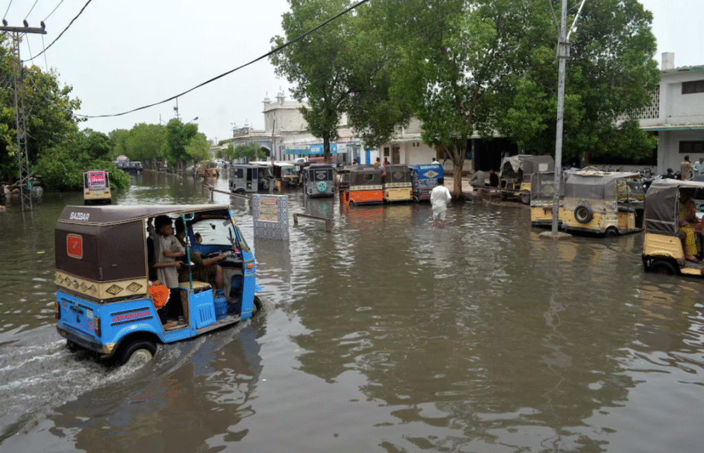 Declaran estado de emergencia por lluvias extremas en Pakistán