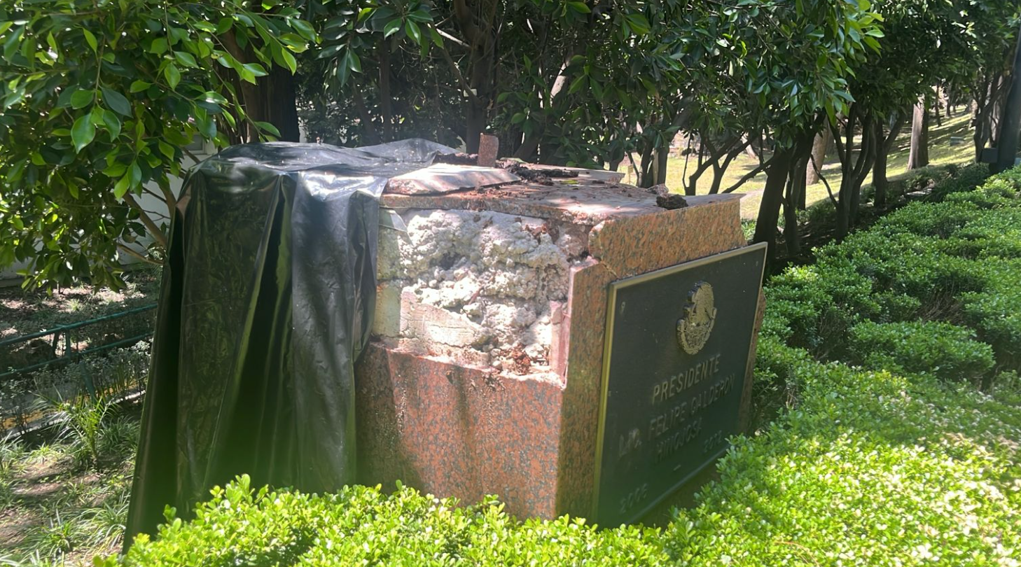 Derriba árbol estatua de Calderón en Los Pinos