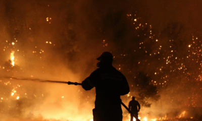 Desalojan a más de 5 mil personas por incendios en Grecia
