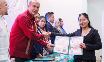 Estudiantes de la UICEH reciben su carta de pasante