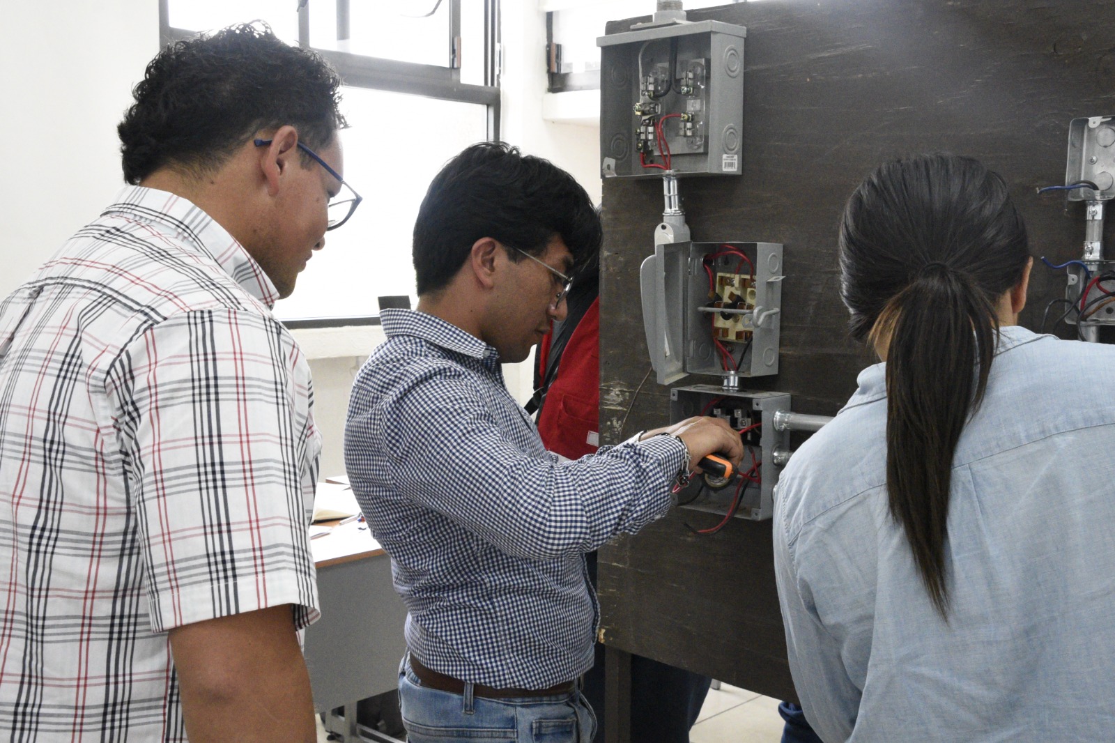 Estudiantes de la UPMH se certifican en competencias laborales en Energía