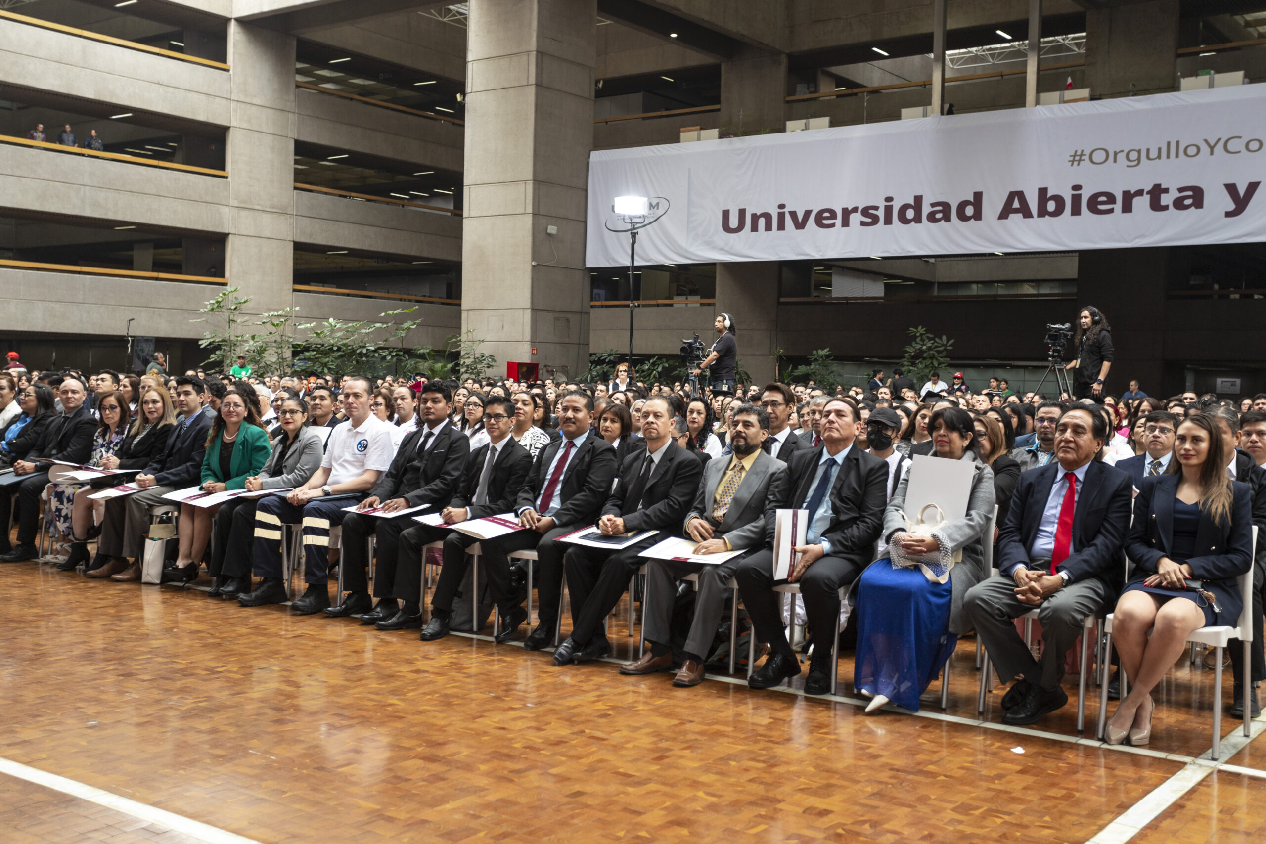 Felicita el secretario de Educación a los mil 207 egresados de la educación en línea por su compromiso y dedicación