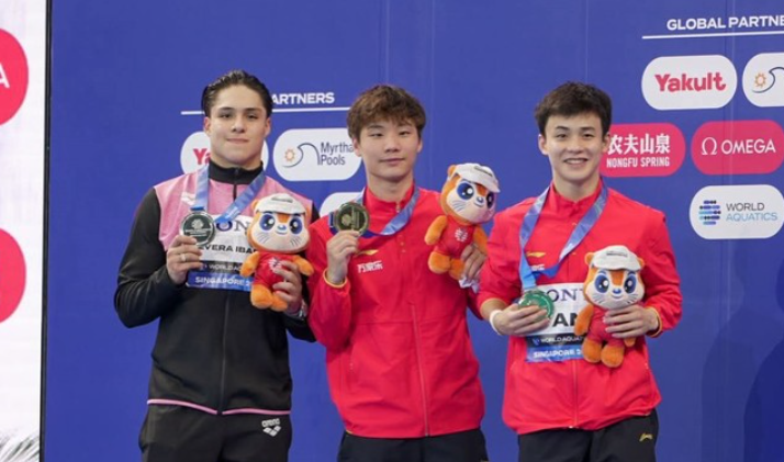 Osmar Olvera logra su segunda plata en el Mundial de Deportes Acuáticos Singapur 2025