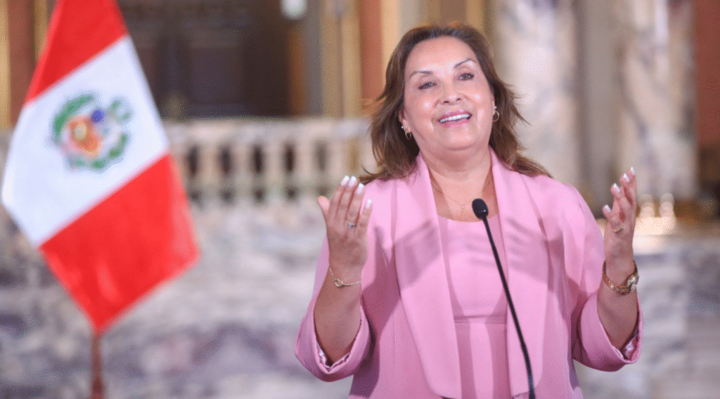 Presidenta de Perú, Dina Boluarte, se duplica su sueldo