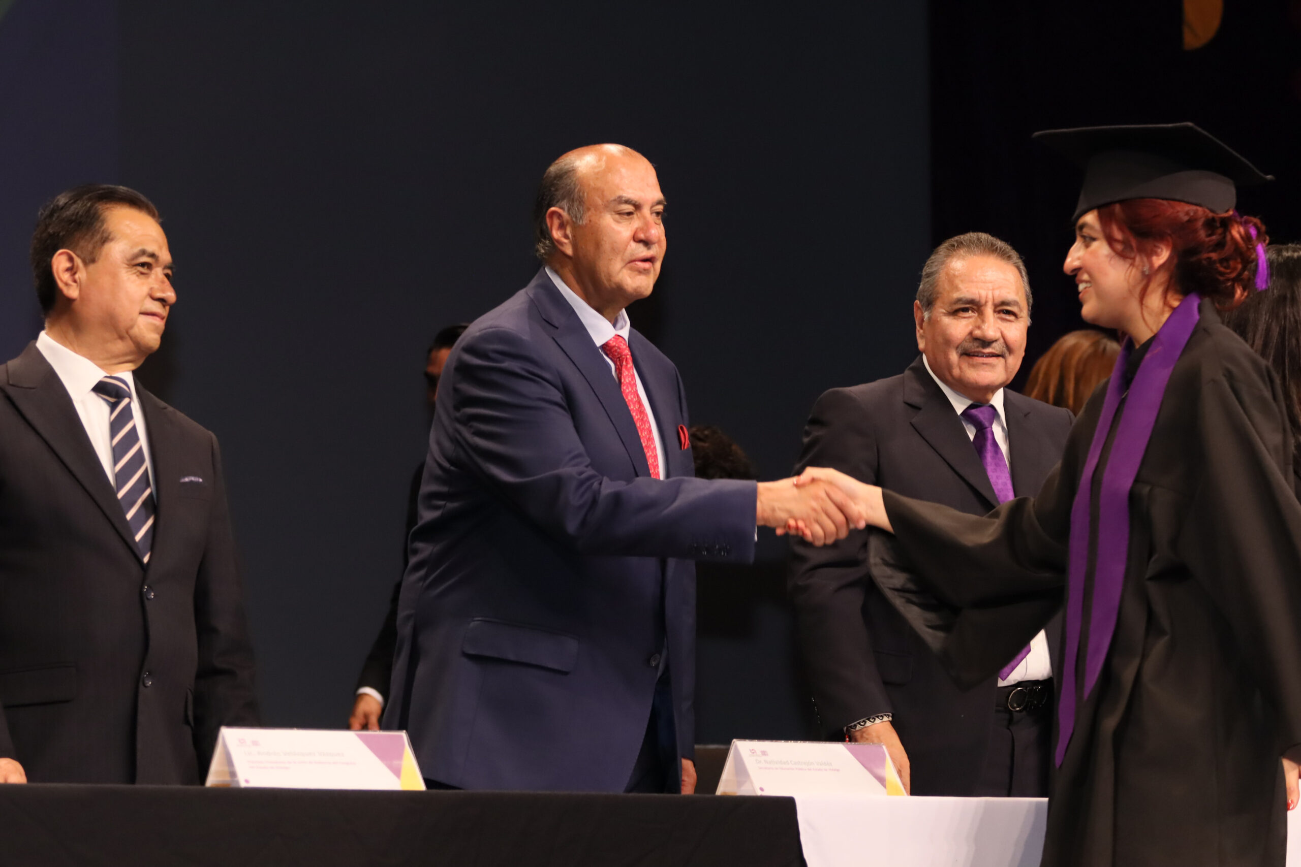 Entrega SEPH 620 títulos a estudiantes de la UPMH