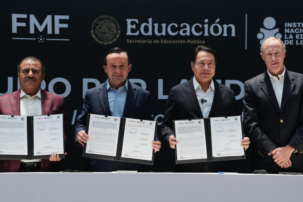 Firman SEP, INEA y Federación Mexicana de Futbol convenio contra el analfabetismo