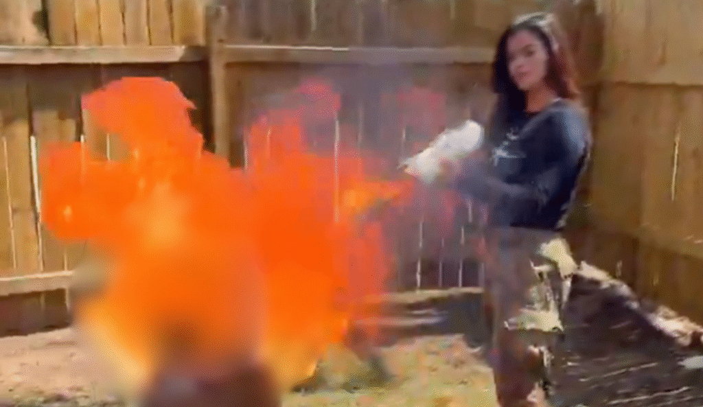 Candidata republicana de Texas provoca polémica tras quemar un Corán y pedir acabar con el Islam