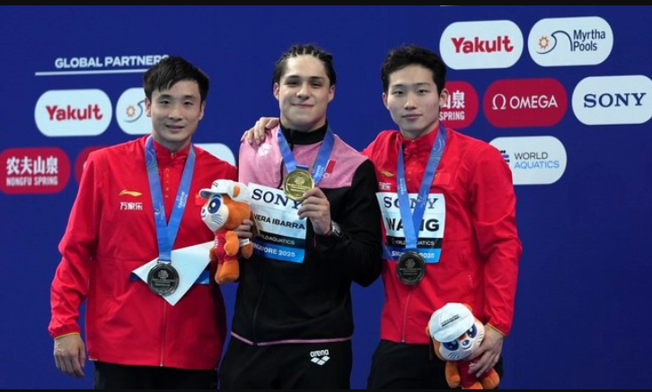 Clavadista Osmar Olvera logra oro histórico en Mundial de Deportes Acuáticos Singapur 2025