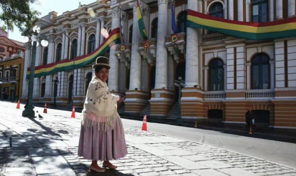 Inicia la jornada de votación en Bolivia para elegir a presidente